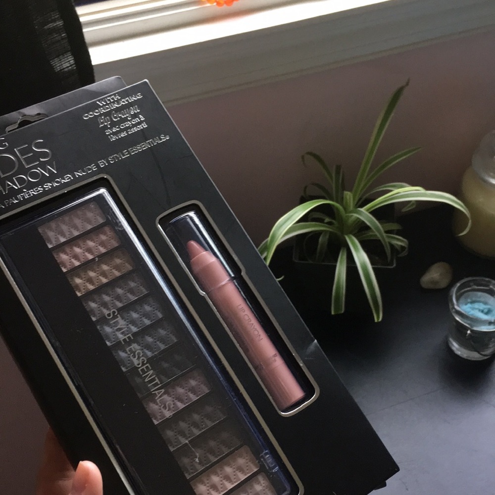 NWOT Beautiful Eyeshadow w/Lip Crayon💕